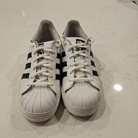 Adidas Superstar. Youth size 6. - Picture 1 of 8